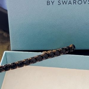 Touchstone Crystal stretch bracelet. Excellent condition. Comes in original box